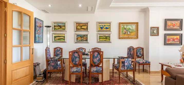 Sale of middle floor apartment in The Golden Mile 2