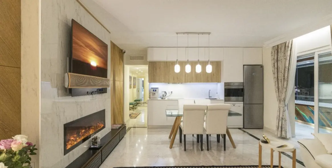 Sale of middle floor apartment in Puerto Banús 3