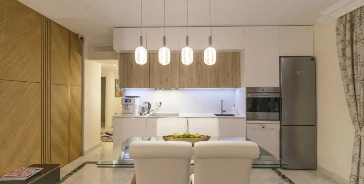 Sale of middle floor apartment in Puerto Banús 10