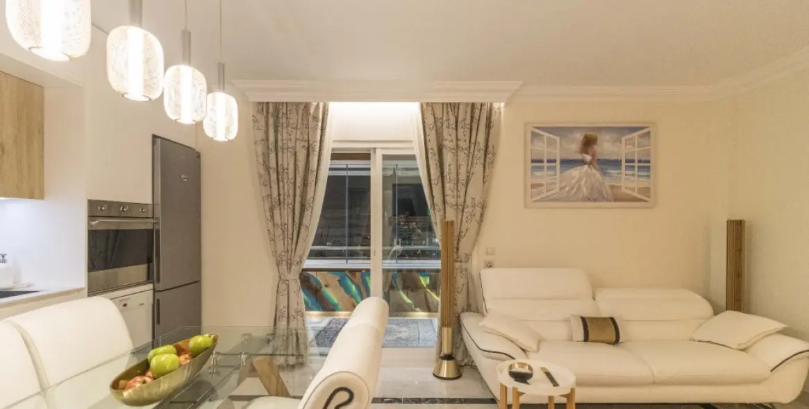 Sale of middle floor apartment in Puerto Banús 11