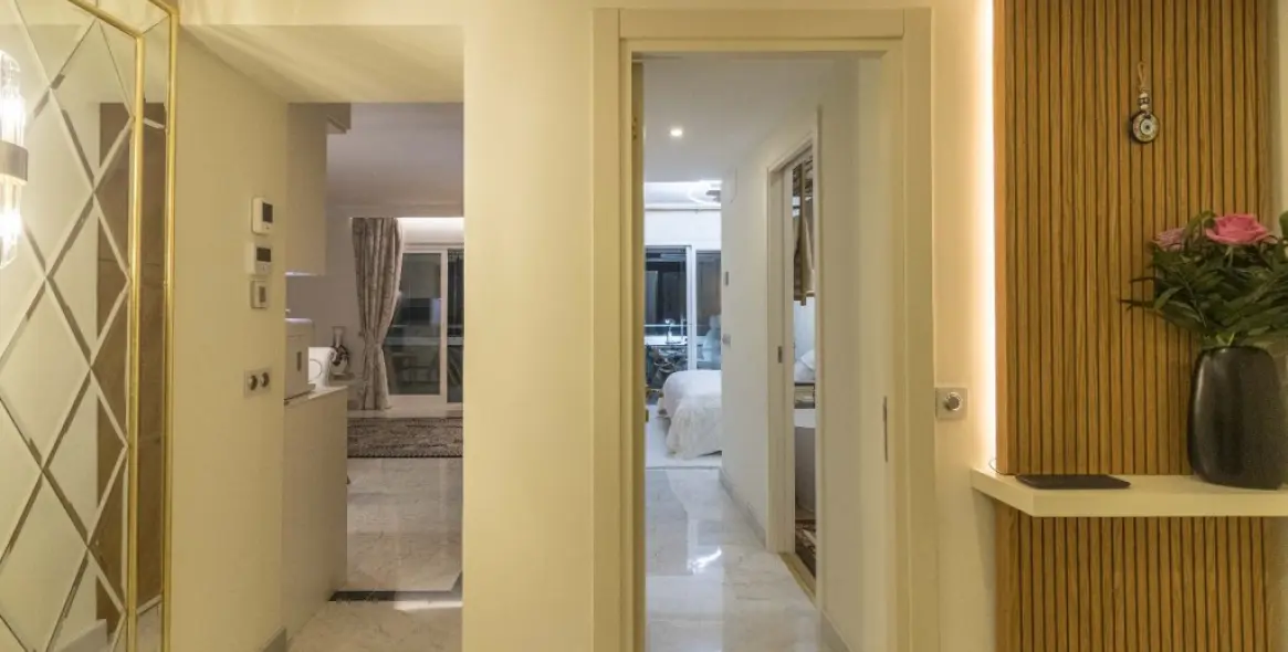 Sale of middle floor apartment in Puerto Banús 15