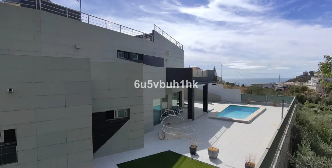 Sale of detached villa in Benalmadena 2
