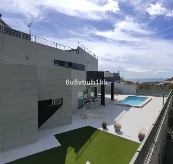 Sale of detached villa in Benalmadena