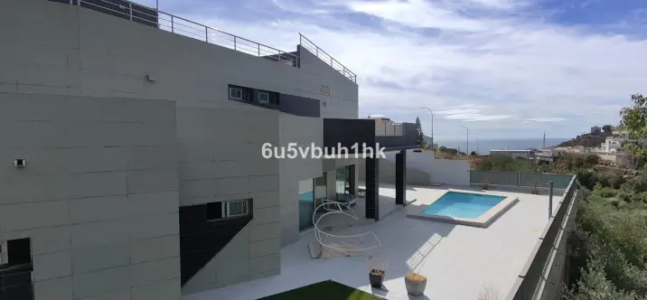 Sale of detached villa in Benalmadena 1