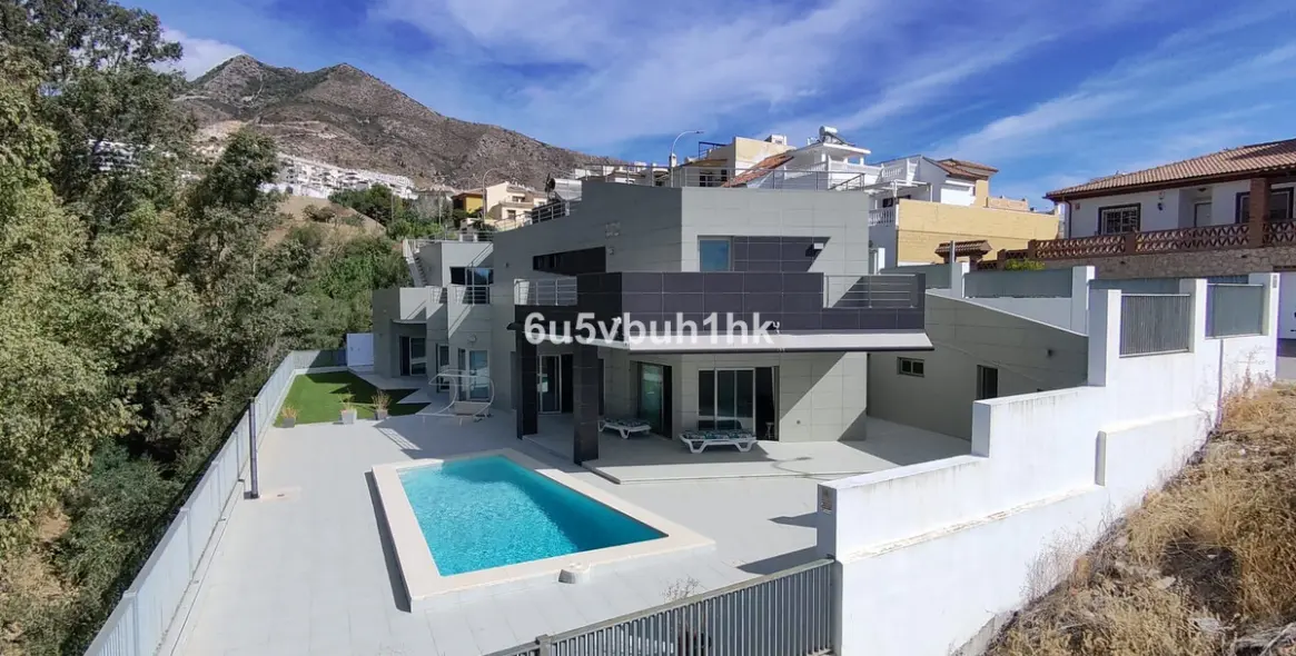 Sale of detached villa in Benalmadena 3