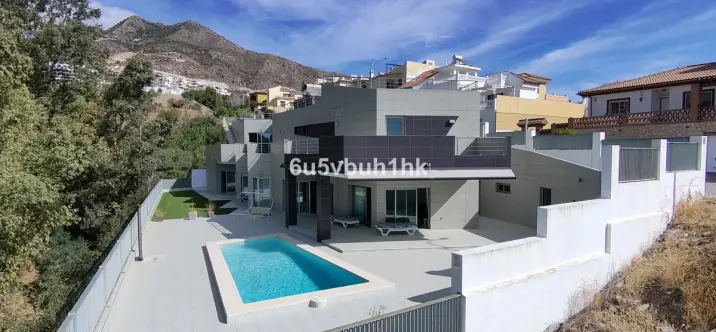 Sale of detached villa in Benalmadena 2