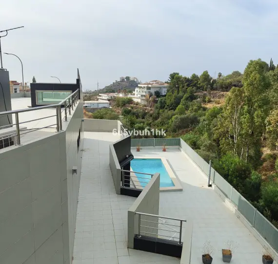 Sale of detached villa in Benalmadena