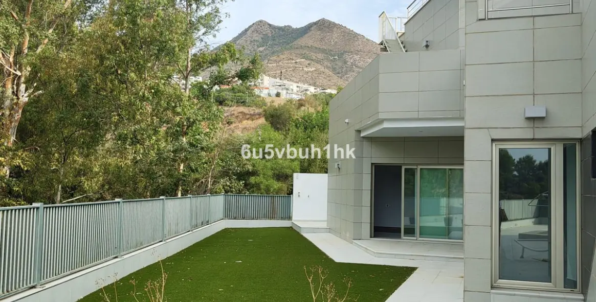 Продажа  отдельно стоящей виллы в Benalmadena 23