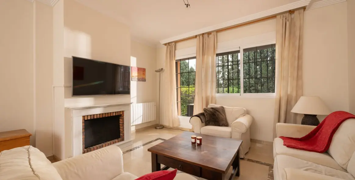 Продажа  отдельно стоящей виллы в Marbella East (район Elviria) 5