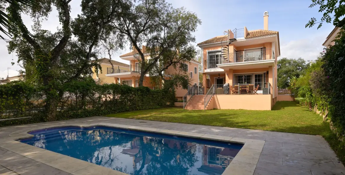 Продажа  отдельно стоящей виллы в Marbella East (район Elviria) 8