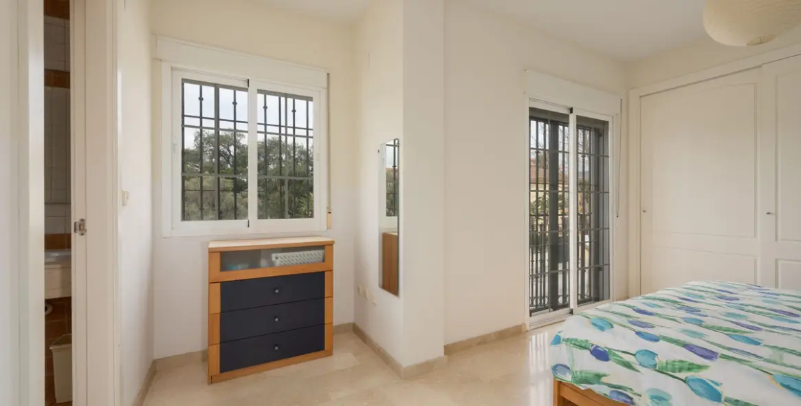 Продажа  отдельно стоящей виллы в Marbella East (район Elviria) 14