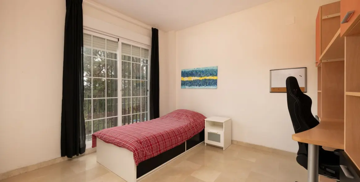 Продажа  отдельно стоящей виллы в Marbella East (район Elviria) 20