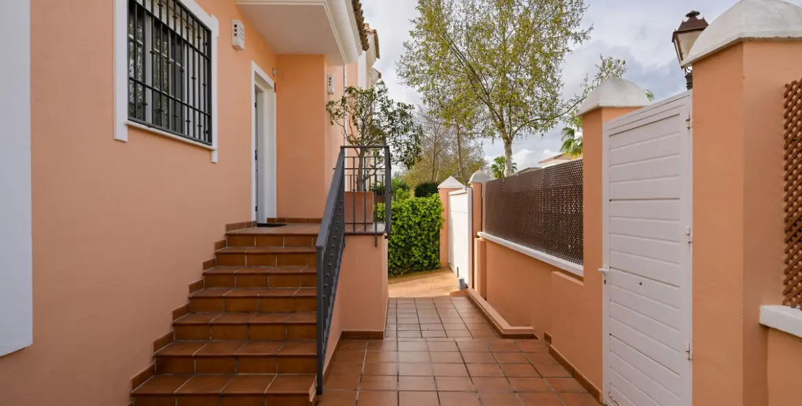 Venta de villa independiente en Elviria 25