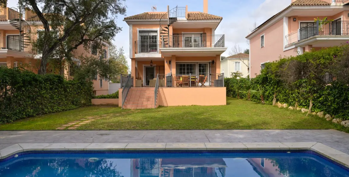 Venta de villa independiente en Elviria 27