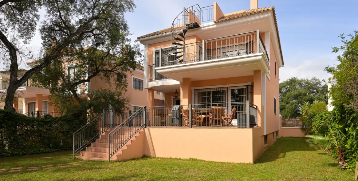 Venta de villa independiente en Elviria 28