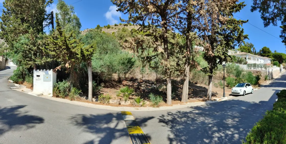 Sale of residential plot in Benalmadena Pueblo 2