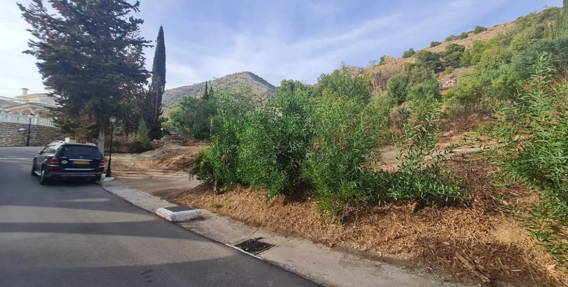 Sale of residential plot in Benalmadena Pueblo 11