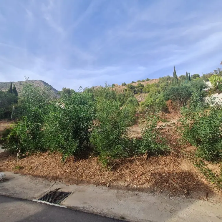 Продажа  жилого участка в Benalmadena Pueblo
