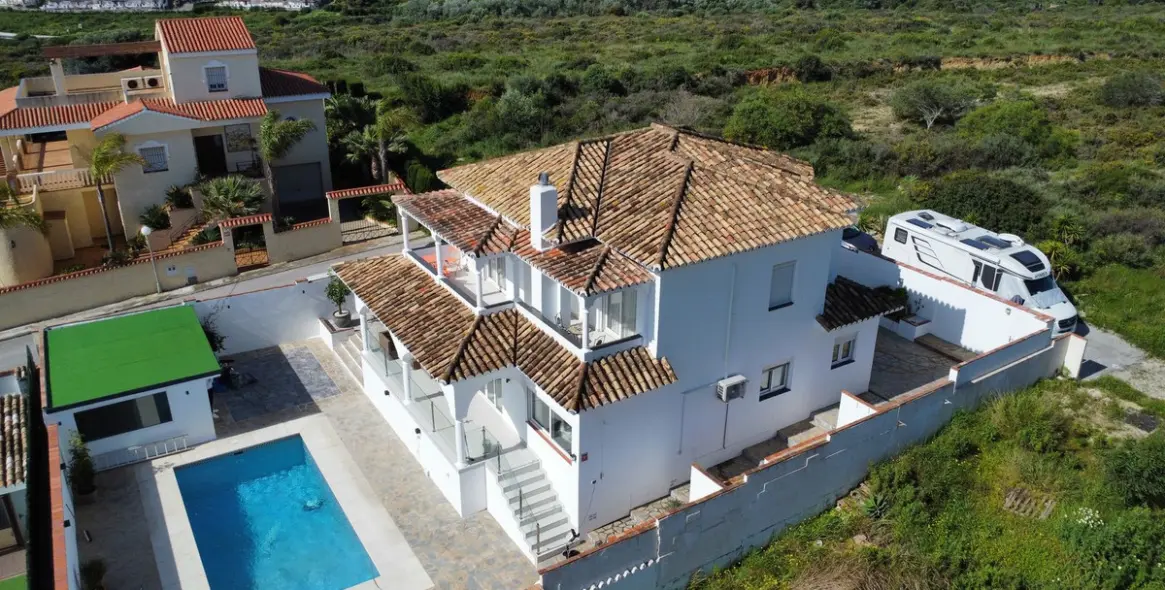 Продажа  отдельно стоящей виллы в La Duquesa 2