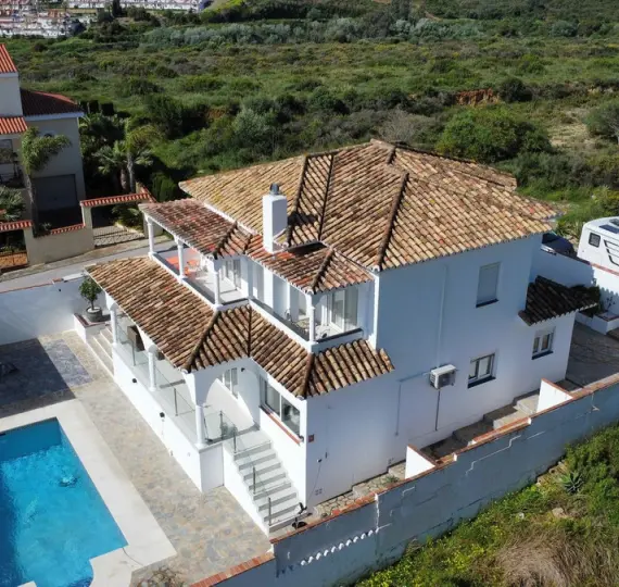 Venta de villa independiente en La Duquesa