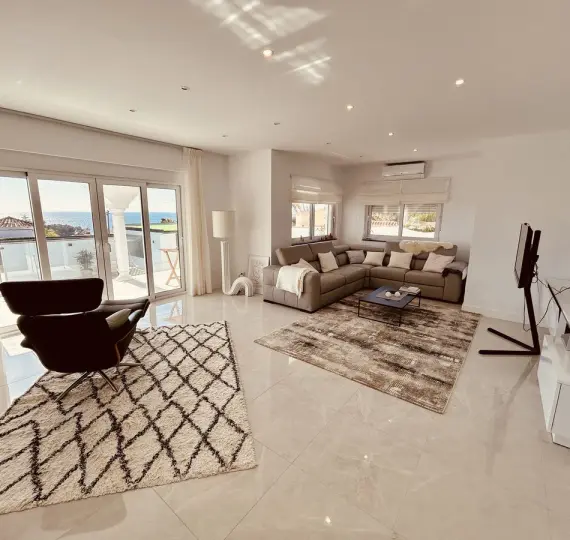 Venta de villa independiente en La Duquesa