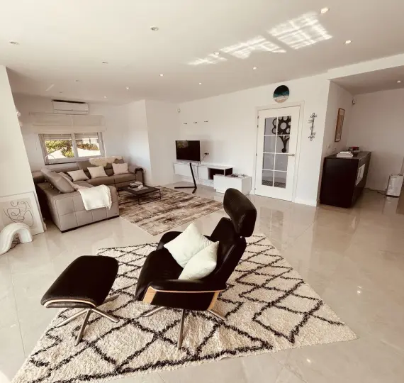 Venta de villa independiente en La Duquesa