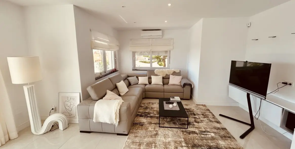 Продажа  отдельно стоящей виллы в La Duquesa 6