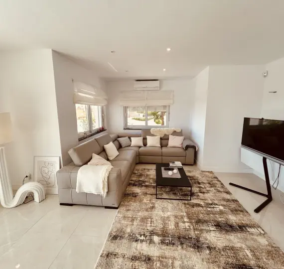 Venta de villa independiente en La Duquesa