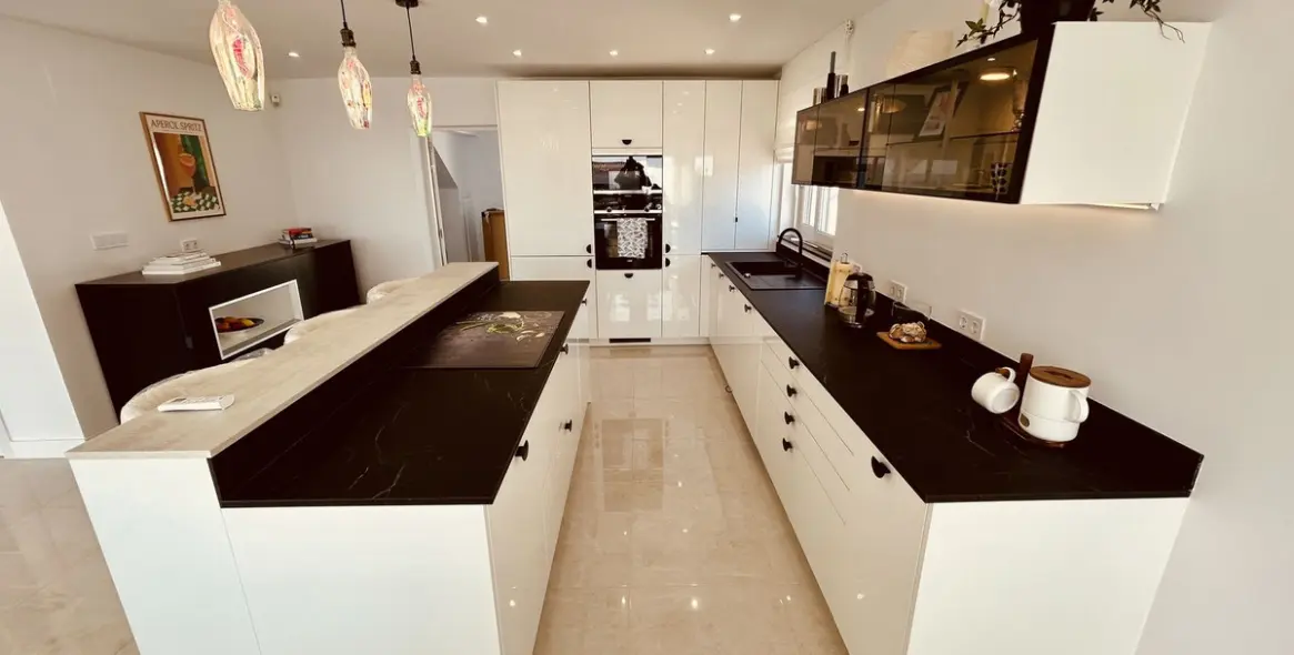 Продажа  отдельно стоящей виллы в La Duquesa 9