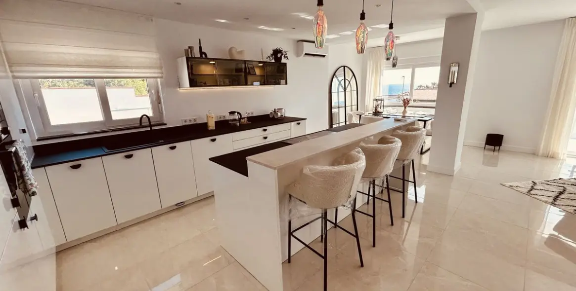 Продажа  отдельно стоящей виллы в La Duquesa 12