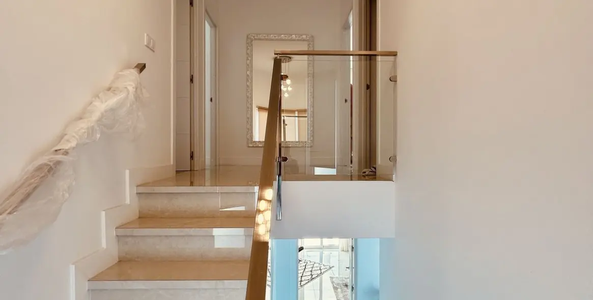 Продажа  отдельно стоящей виллы в La Duquesa 13