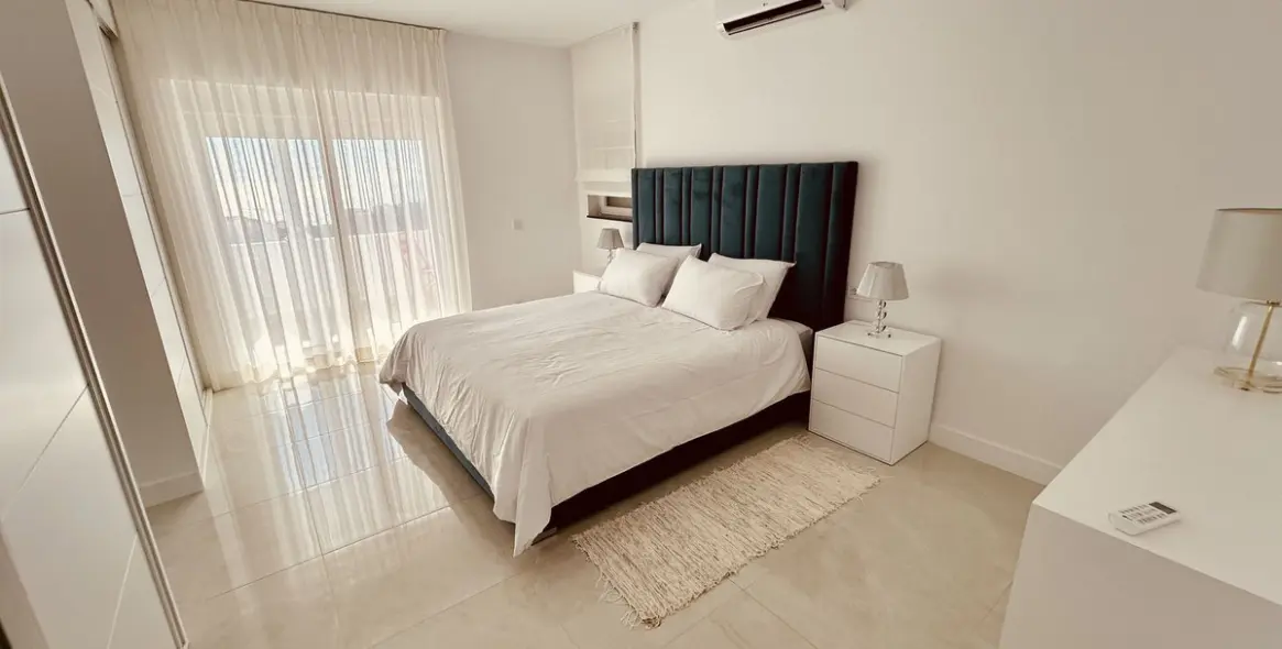 Продажа  отдельно стоящей виллы в La Duquesa 18