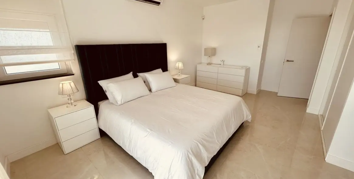 Продажа  отдельно стоящей виллы в La Duquesa 19