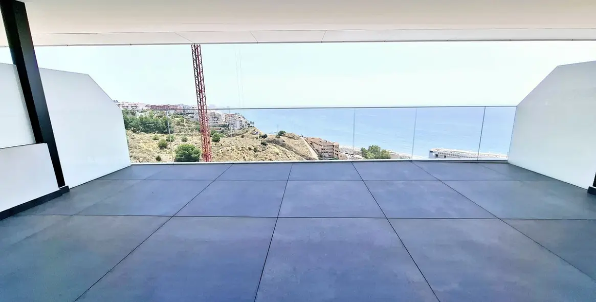 Sale of middle floor apartment in Fuengirola 2