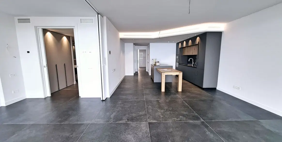 Sale of middle floor apartment in Fuengirola 12