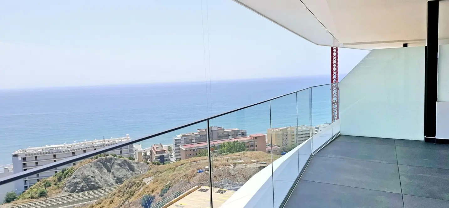 Sale of middle floor apartment in Fuengirola 2