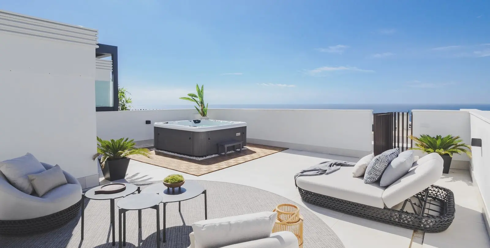Sale of penthouse duplex in Higueron 1