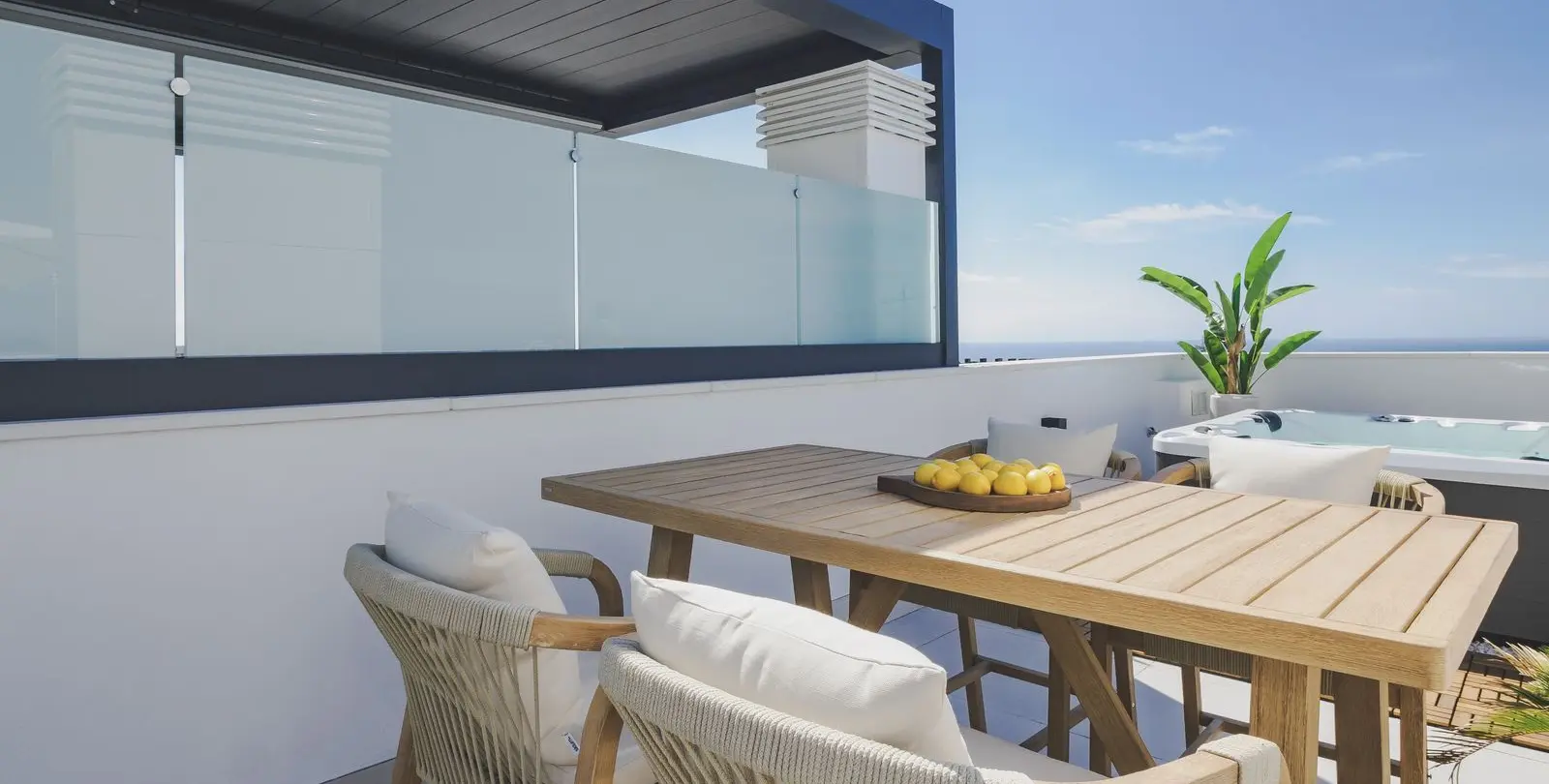 Sale of penthouse duplex in Higueron 16