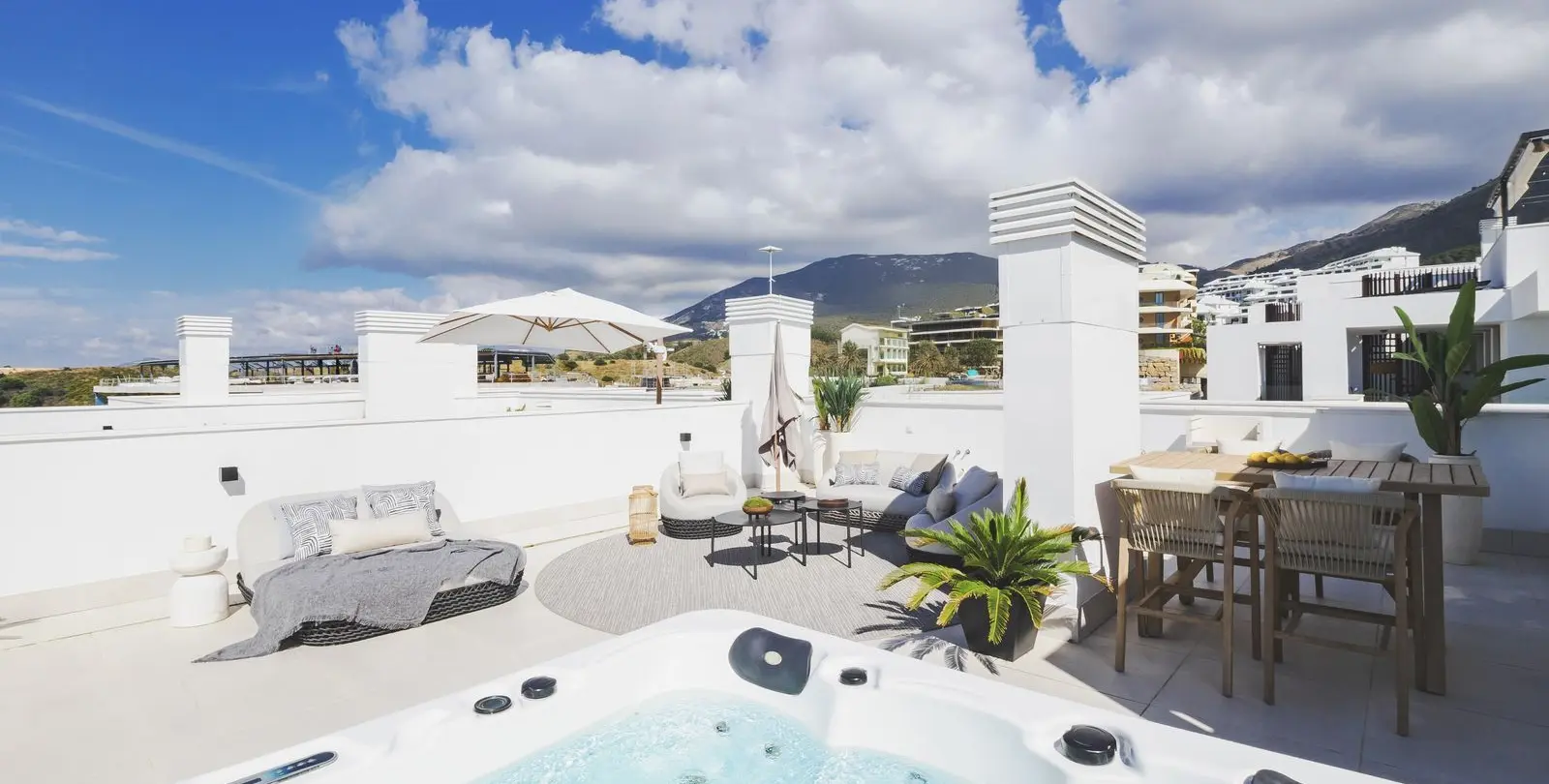 Sale of penthouse duplex in Higueron 19