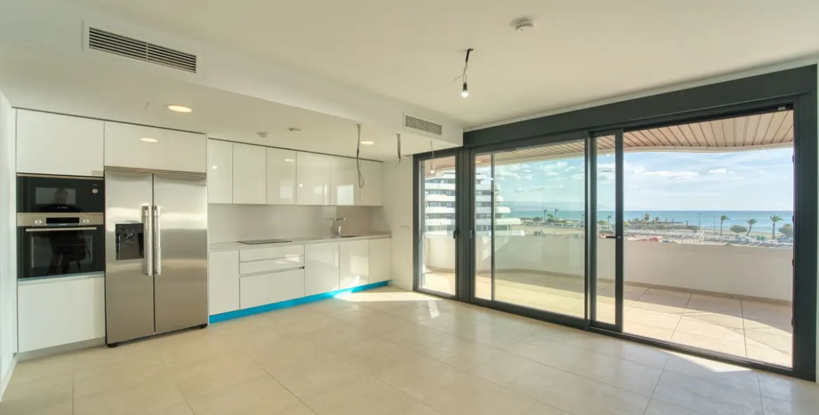 Sale of middle floor apartment in Torremolinos 19