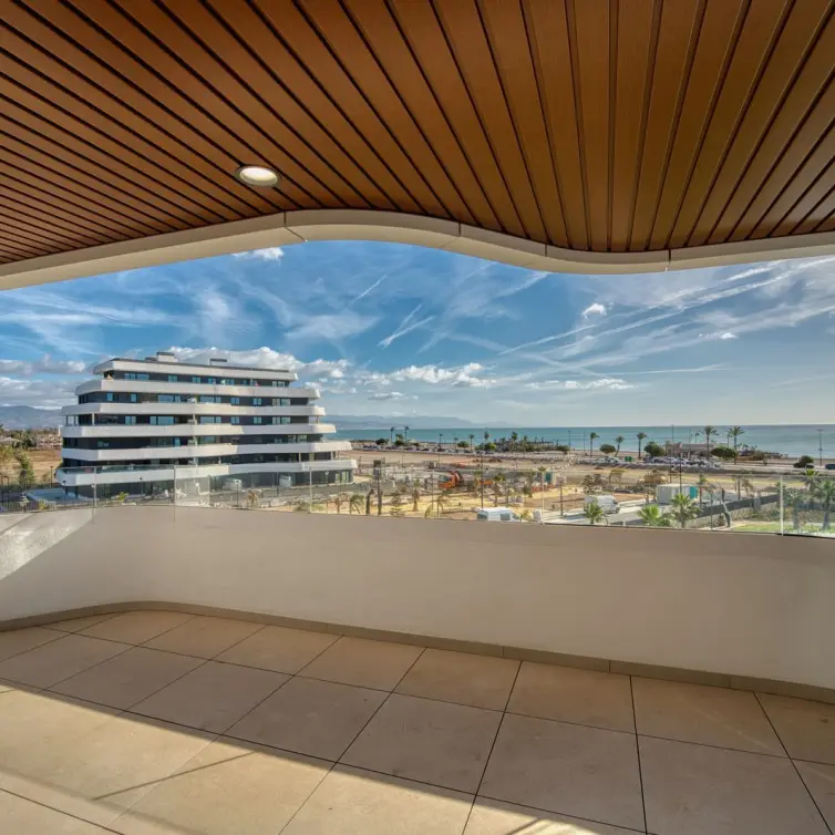Sale of middle floor apartment in Torremolinos