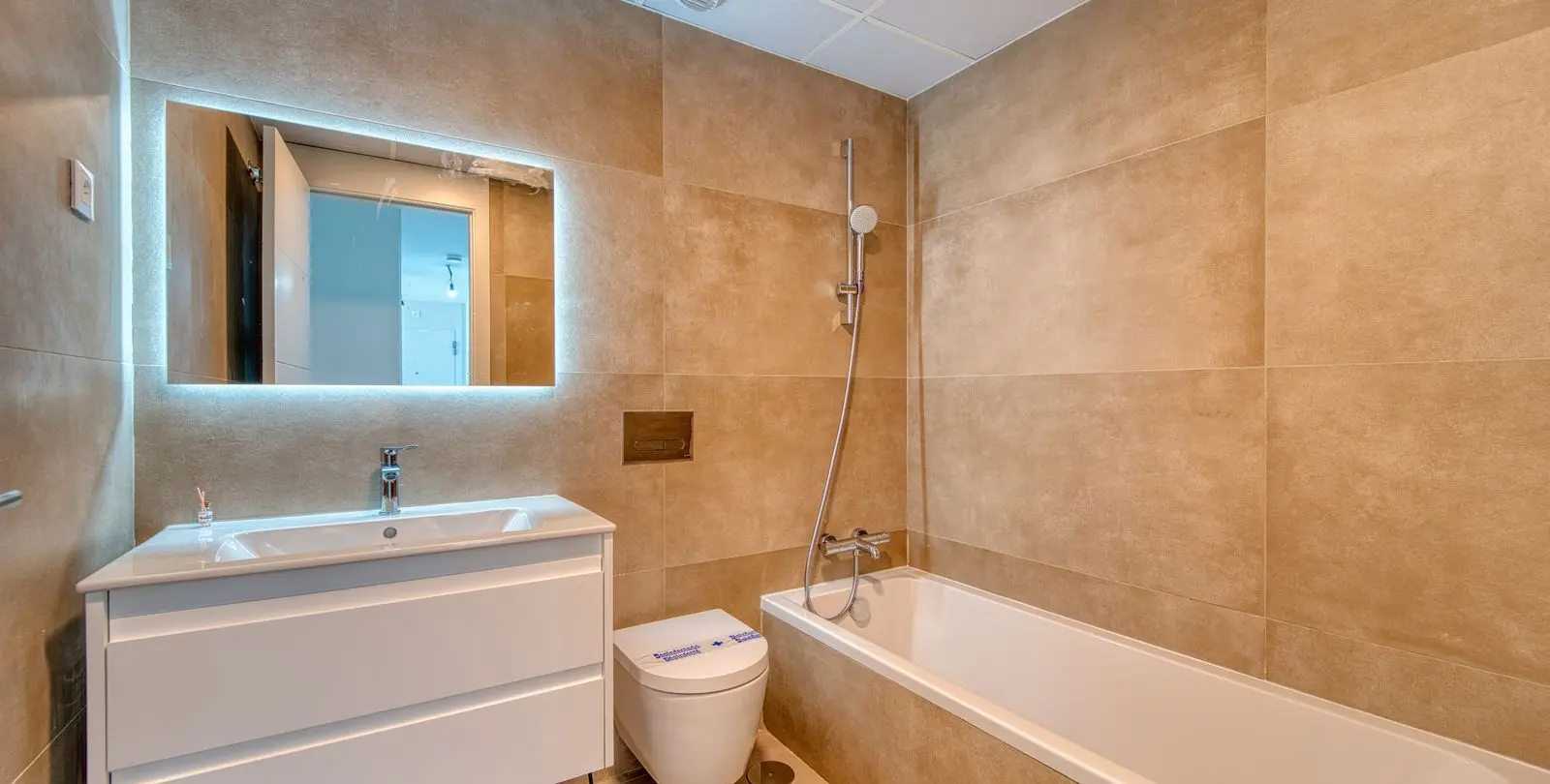Sale of middle floor apartment in Torremolinos 9