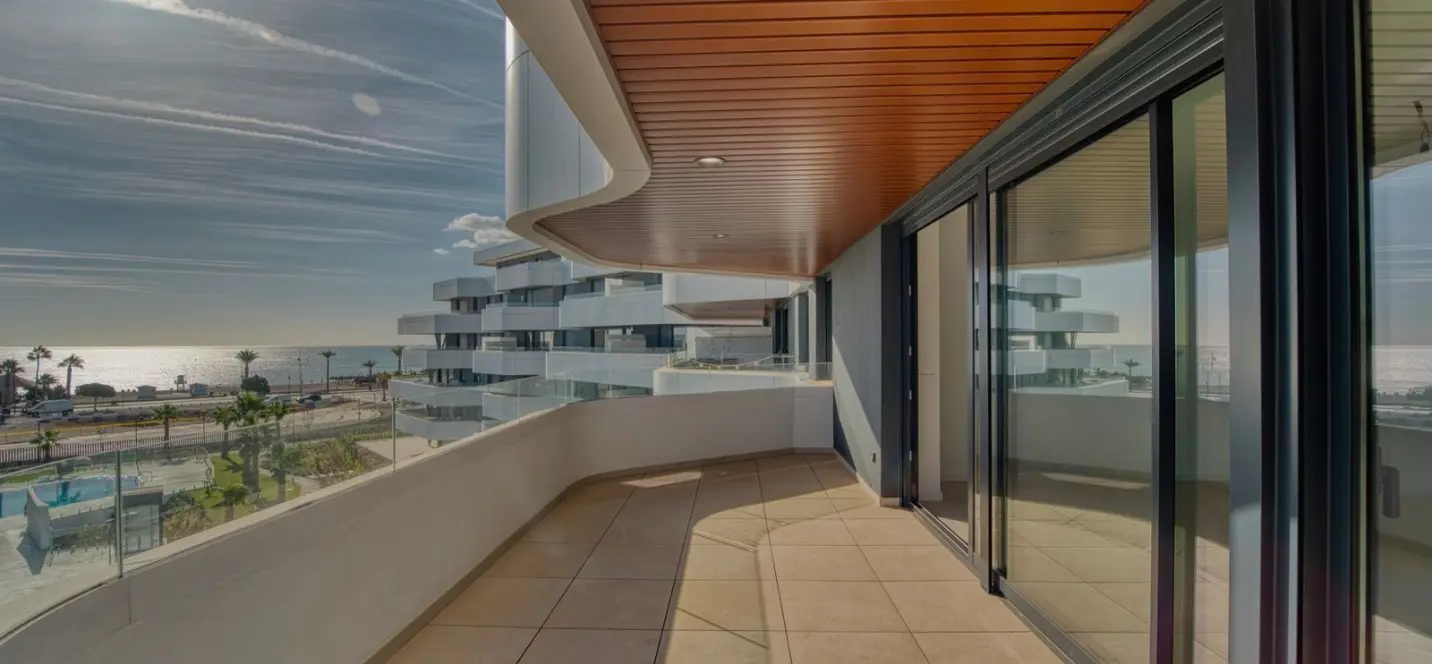 Venta de apartamento en planta media en Torremolinos 2