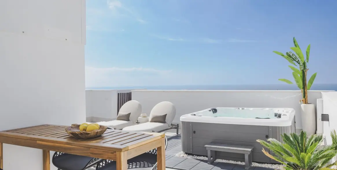 Продажа двухуровневого пентхауса в Higueron 12