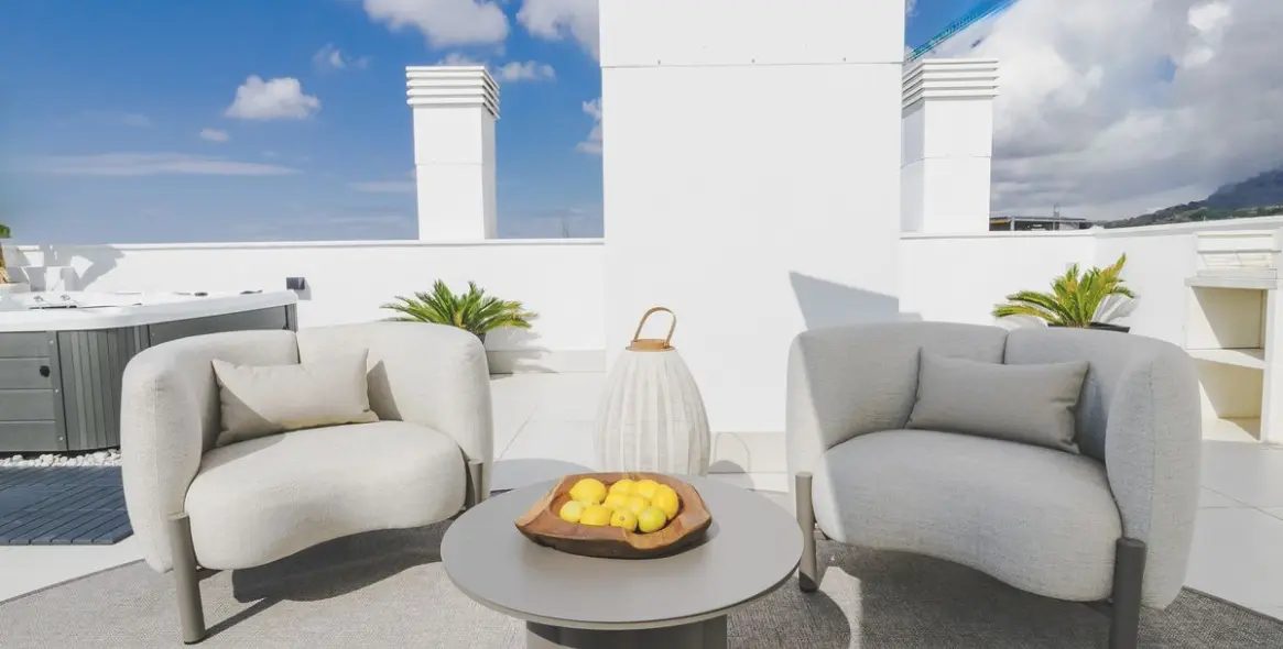 Продажа двухуровневого пентхауса в Higueron 17