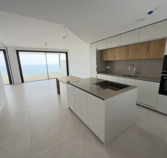 Venta de apartamento en planta media en Higueron
