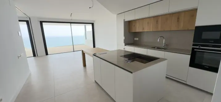 Venta de apartamento en planta media en Higueron 0
