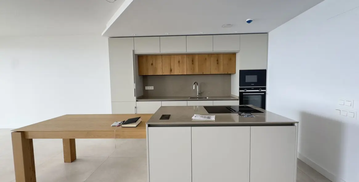 Sale of middle floor apartment in Higueron 2