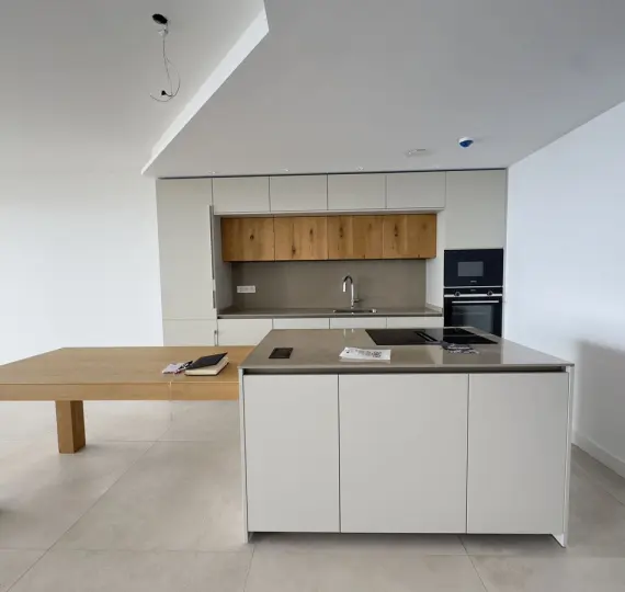 Venta de apartamento en planta media en Higueron