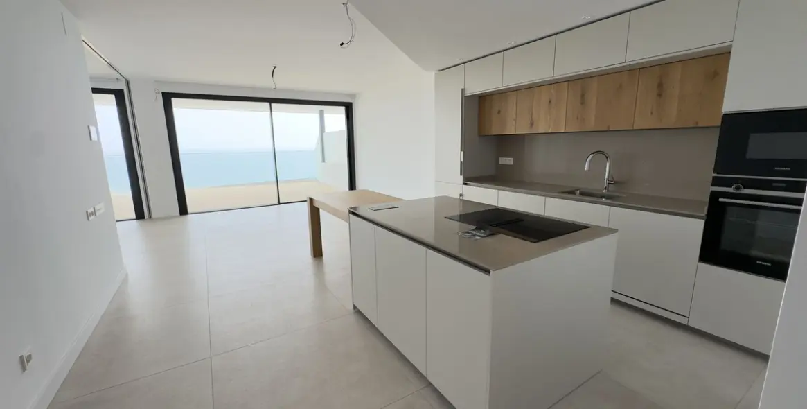 Sale of middle floor apartment in Higueron 4